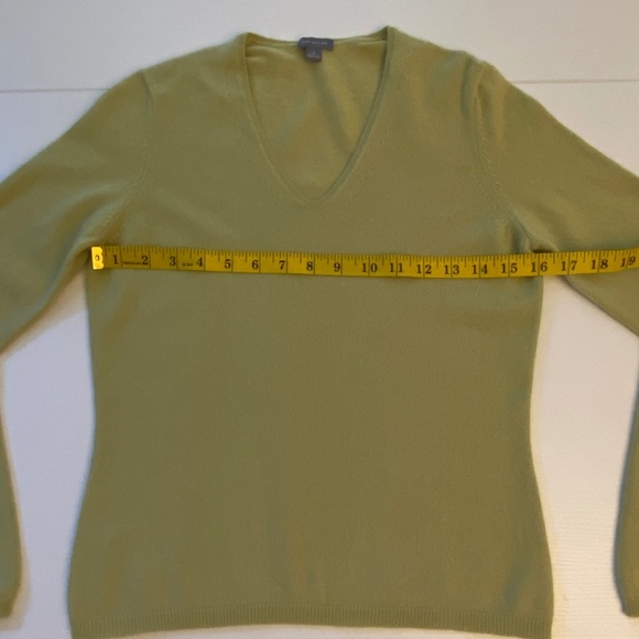 Ann Taylor 100% Cashmere V-neck Sweater Lime Green color Size Medium - Picture 8 of 13